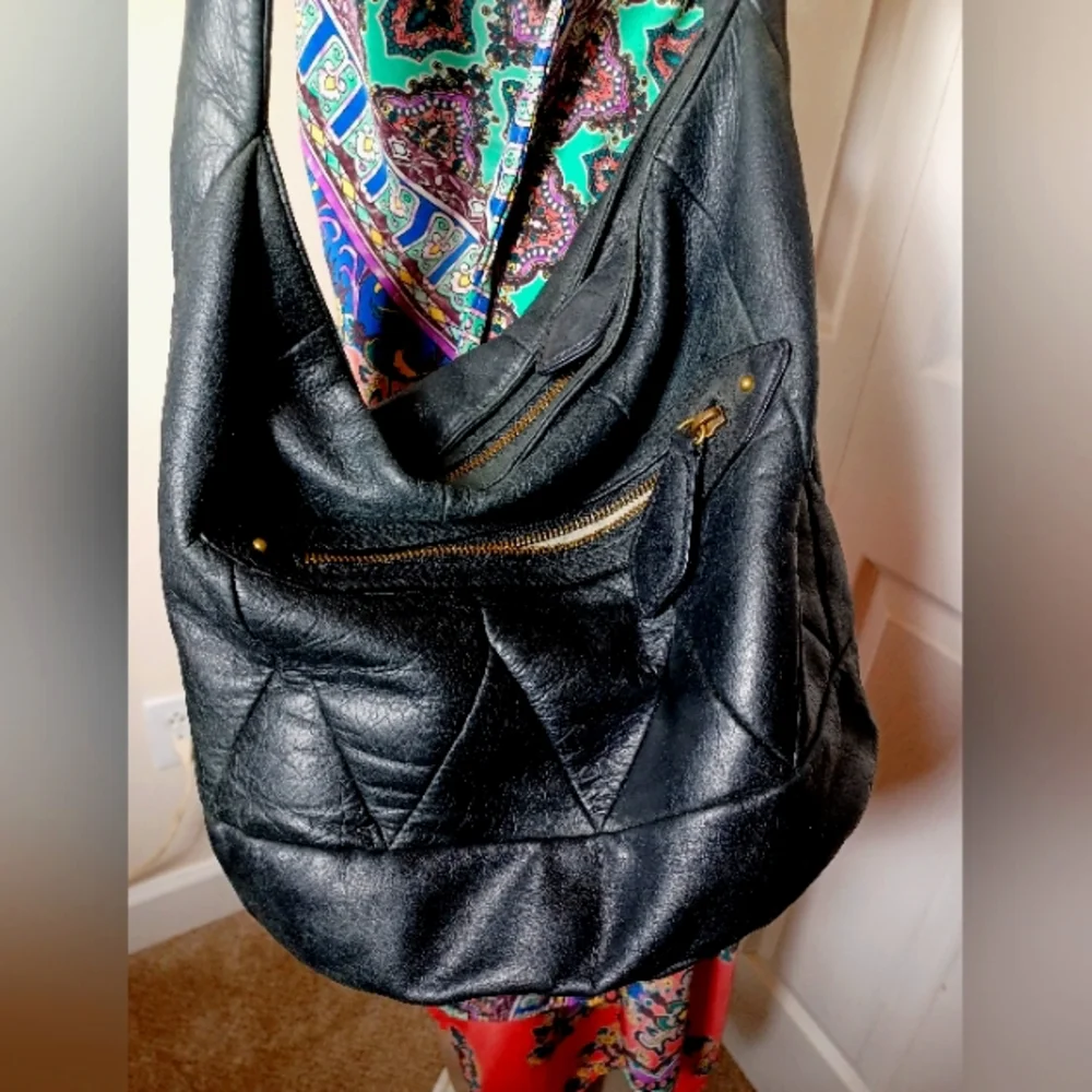 ISABELLA FIORE SLOUCHY LEATHER  HOBO BAG